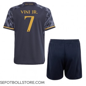 Real Madrid Vinicius Junior #7 Replika babykläder Bortaställ Barn 2023-24 Kortärmad (+ korta byxor)